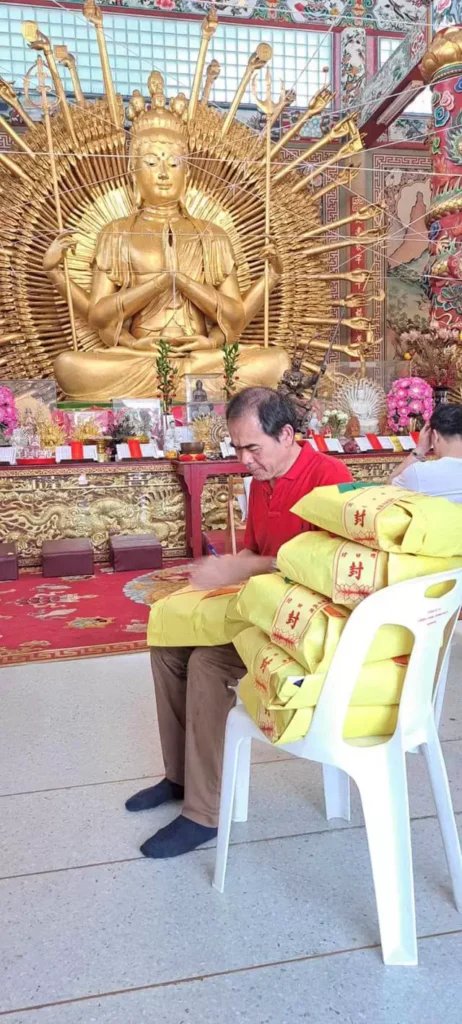 ความเชื่อของชาวจีนโบราณ การเผาชุดเสื้อผ้าให้บรรพบุรุษผู้ล่วงลับ