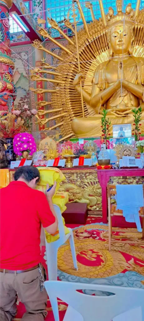ความเชื่อของชาวจีนโบราณ การเผาชุดเสื้อผ้าให้บรรพบุรุษผู้ล่วงลับ